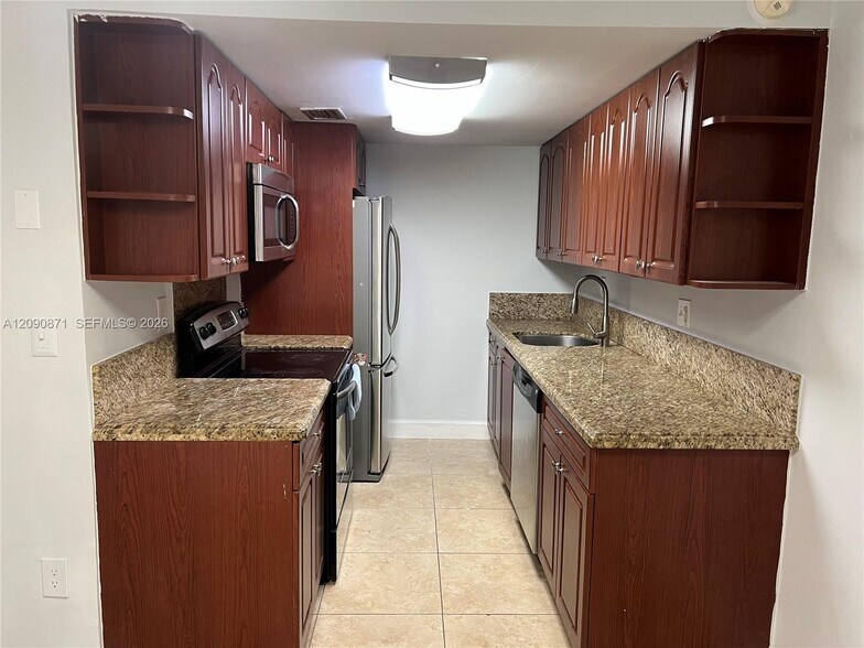 Building Photo - 7200 Fairway Dr