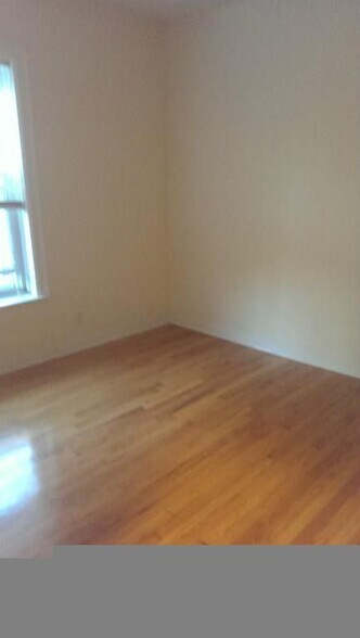 Building Photo - 2000 W Foster Ave