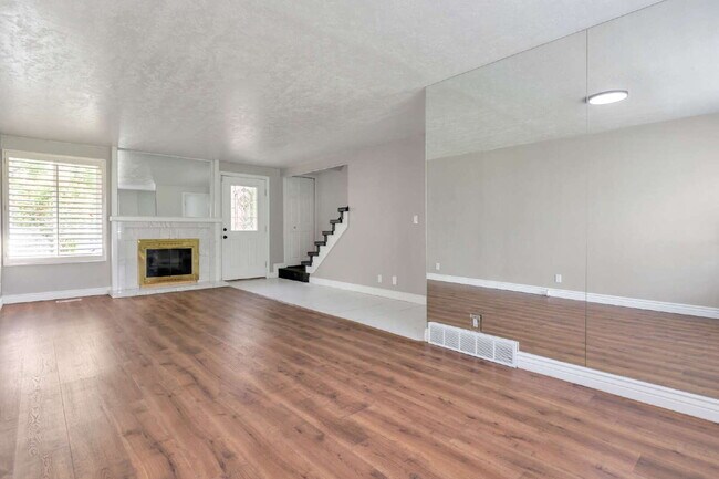Building Photo - Charming 3-Bedroom Taylorsville Home with 3.5 Baths and Spacious Living