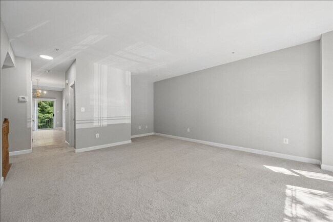 Building Photo - 1004 Collindale Ave