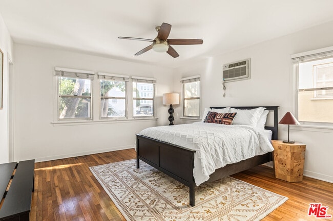 Building Photo - 329 S Reeves Dr