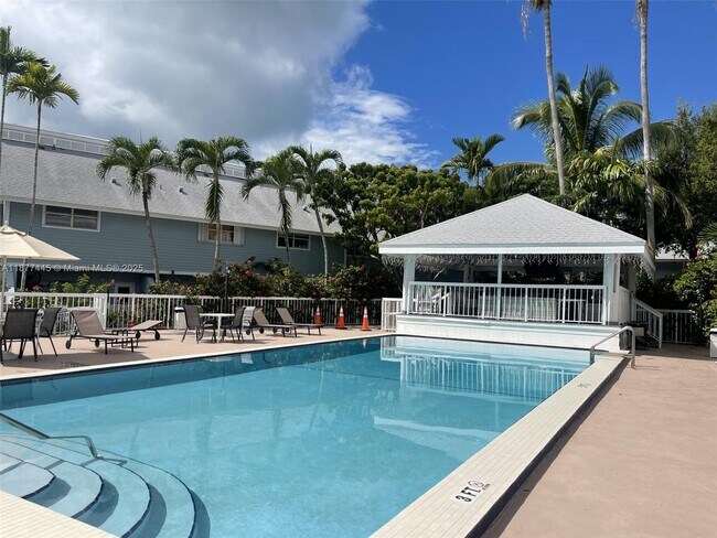 Building Photo - 798 Crandon Blvd