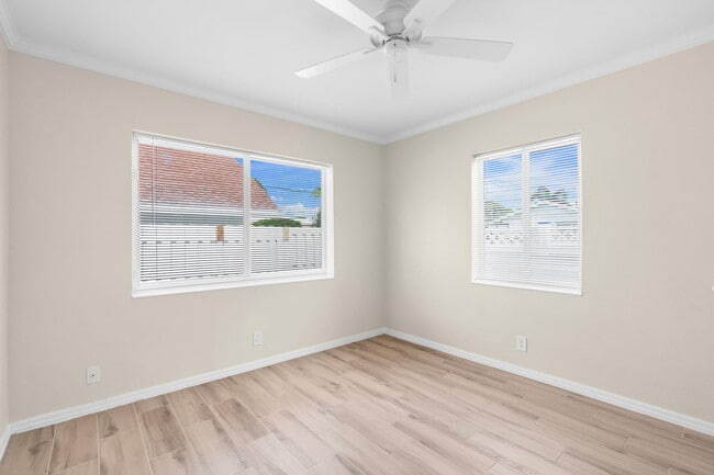 Building Photo - 1541 NE 15th Ave