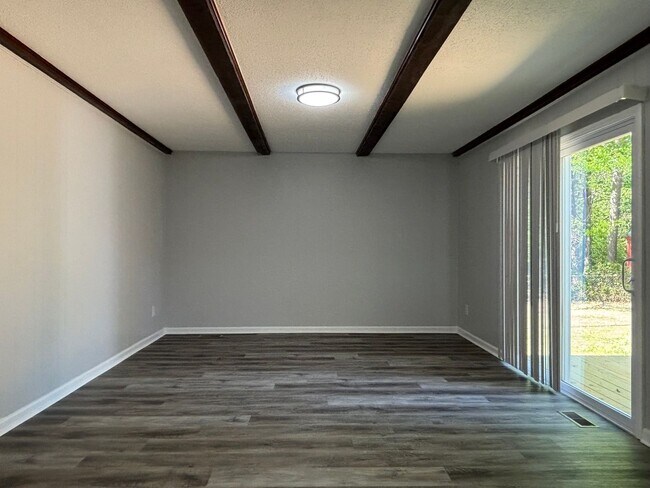 Building Photo - Renovated 3-bedroom convenient to major highways