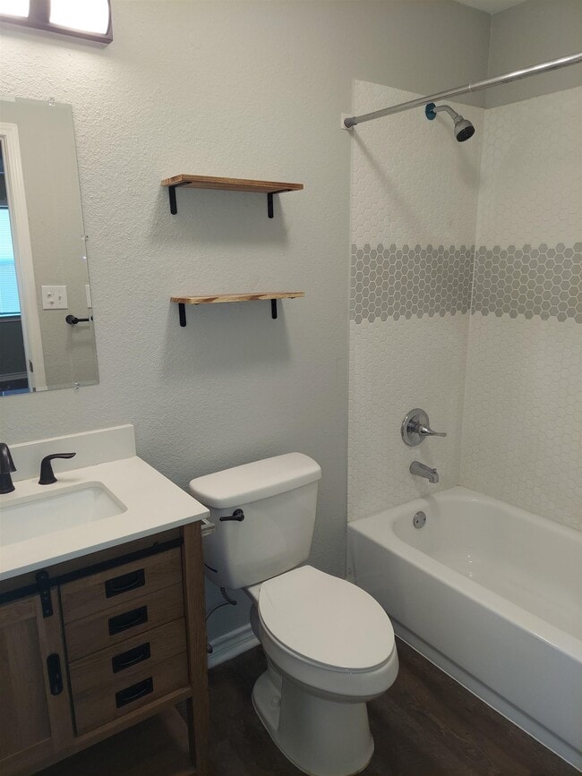 Building Photo - 606 S Pierce St