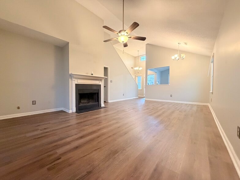 Building Photo - 12951 Copperfield Ln