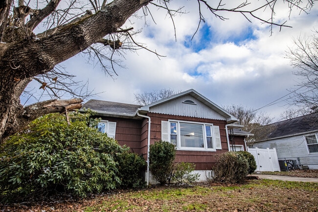 Building Photo - 610 Russell St