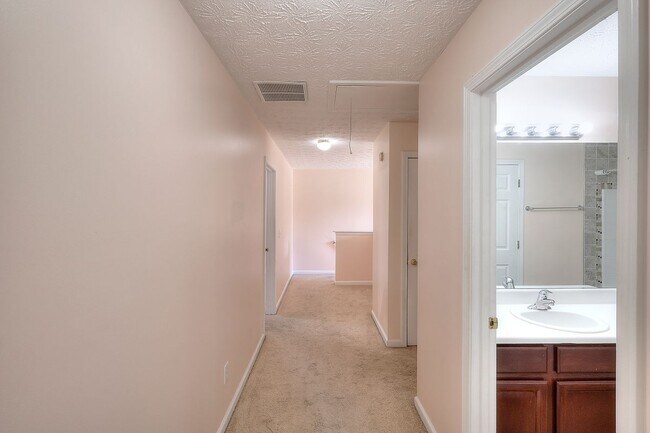 Building Photo - 665 Walnut Creek Dr NW
