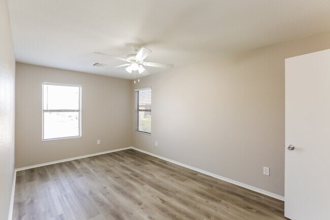 Building Photo - 2213 E 35th Ave