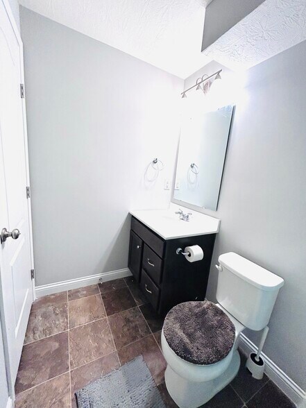 Building Photo - 1504 Englewood Ct