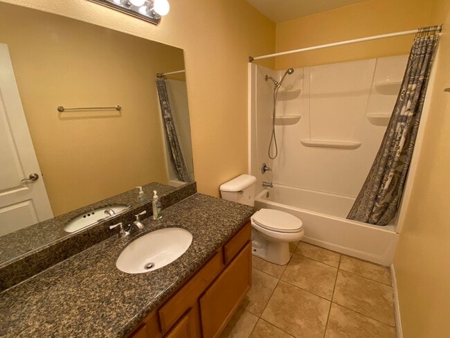 Building Photo - Madison Ballantyne 2 Bedroom Apartment
