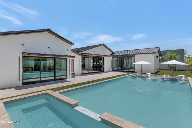 Building Photo - 5812 N 44th Pl