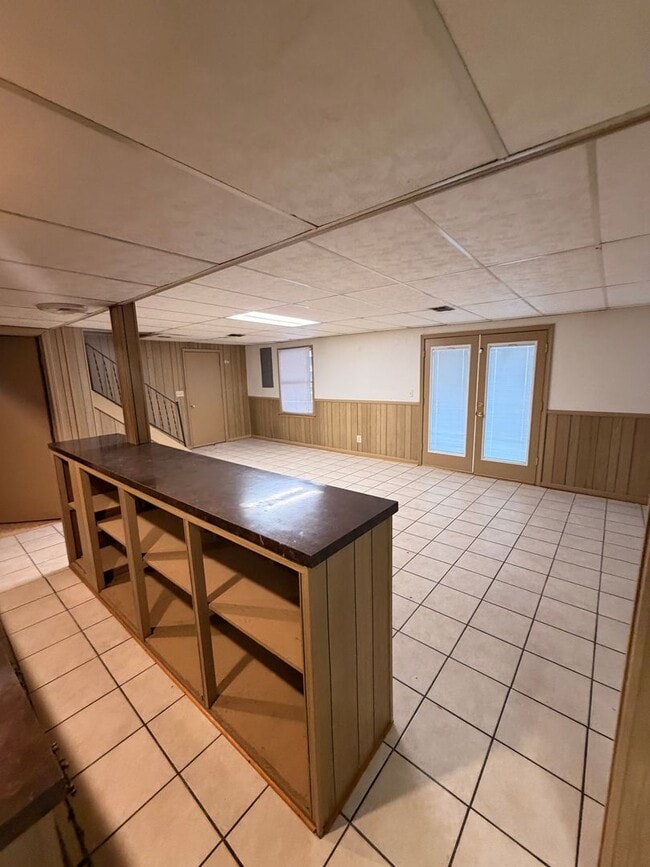 Building Photo - Gorgeous 3 bedroom house with finished basement!