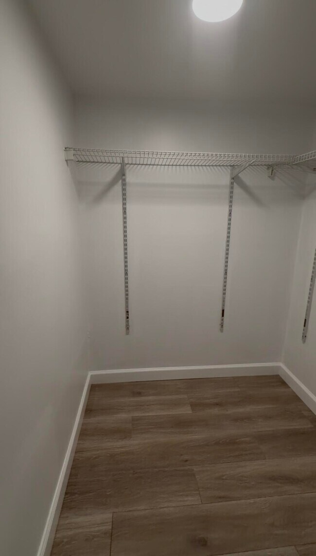 Building Photo - 8001 Fairview Dr