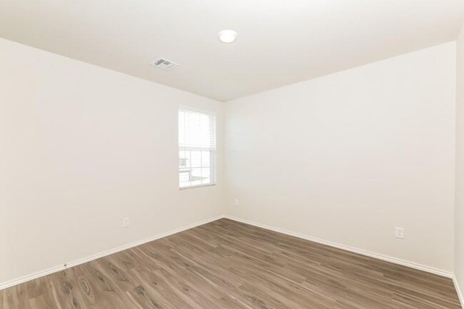 Building Photo - 1810 Dogwood Dr