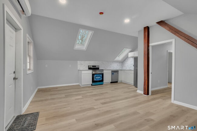 Building Photo - 194 Hartford Rd