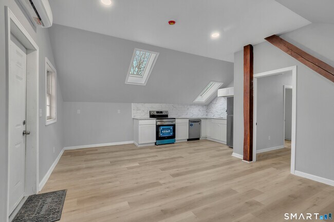 Building Photo - 196 Hartford Rd