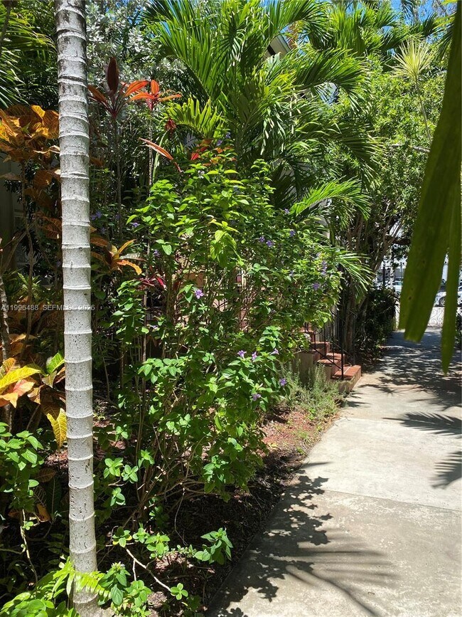 Building Photo - 40 Almeria Ave