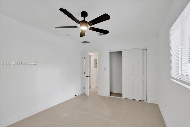 Building Photo - 922 NW 4th Ave