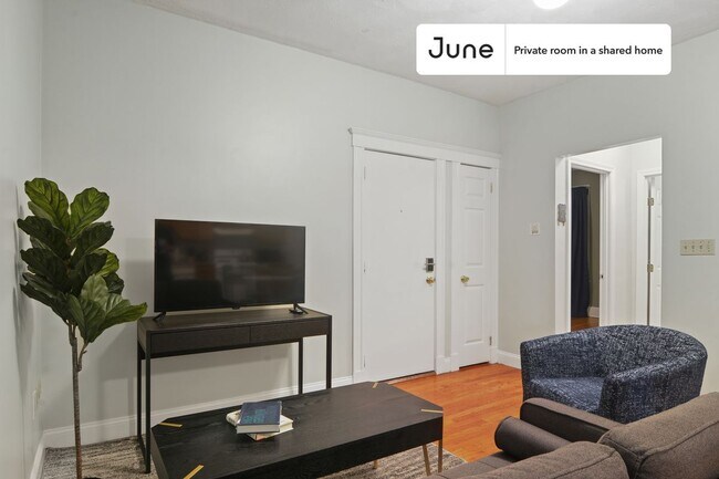 Building Photo - Room in Shared 4 bed/1 bath home
