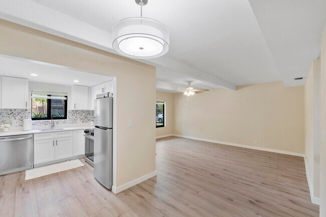 Building Photo - 1325 S Flagler Ave