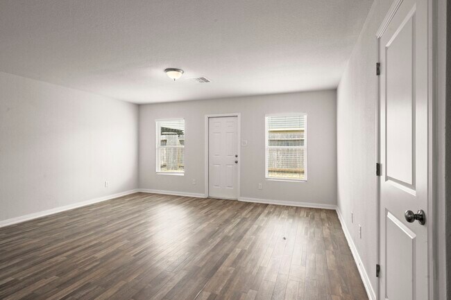 Building Photo - 15555 Taylorcrest Dr