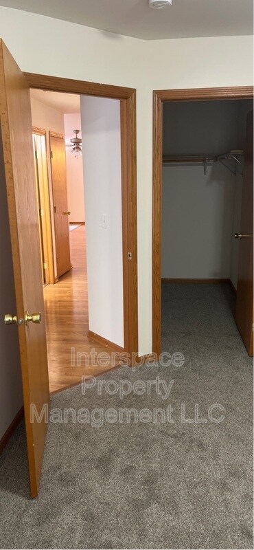 Building Photo - 1345 Rock Run Dr
