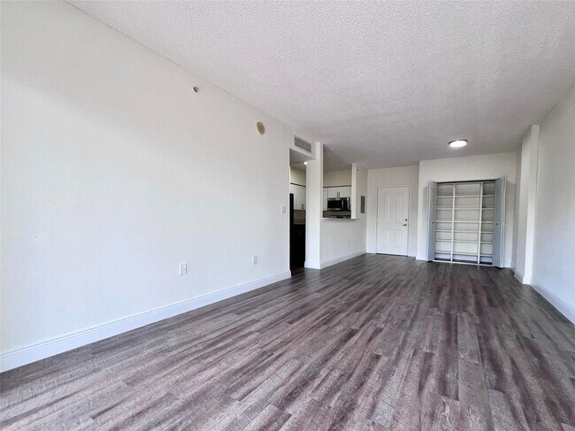 Building Photo - 7707 Northwest Dr