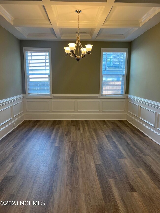 Building Photo - 412 Palisades Dr
