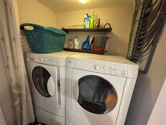 Building Photo - 1162 Carmel Cir