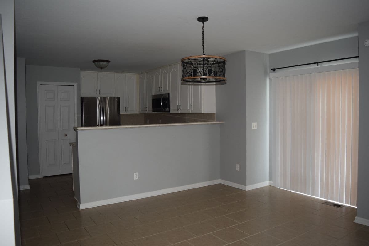 Building Photo - 8549 Hawthorn Hill