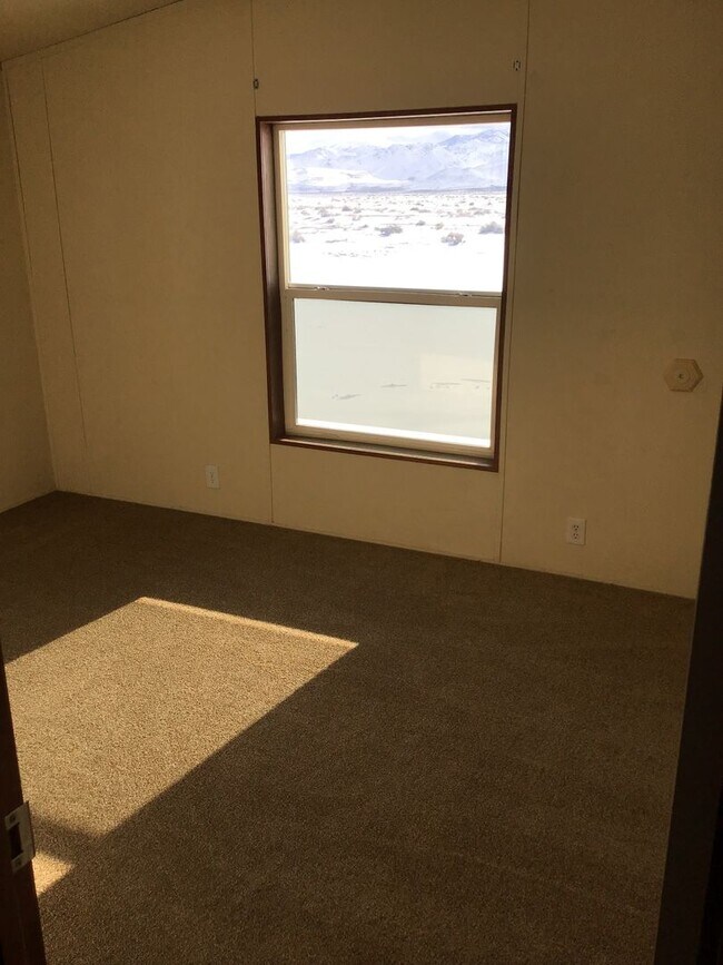 Building Photo - Horse Property - Four Bedroom Manufactu...