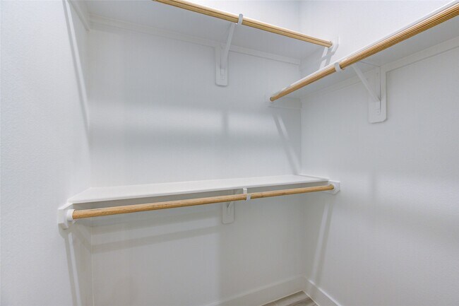 Building Photo - 2310 Reinerman St