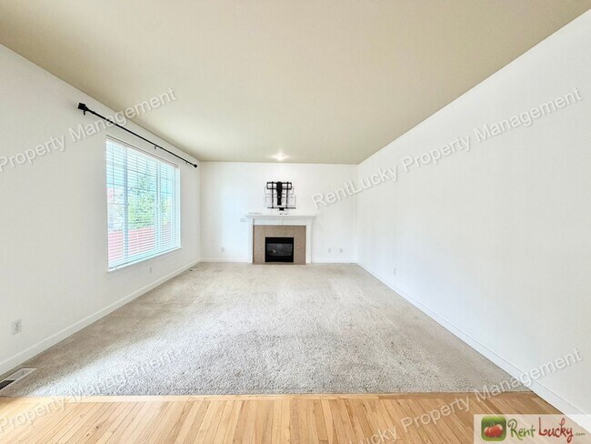 Building Photo - 16432 42nd Dr SE