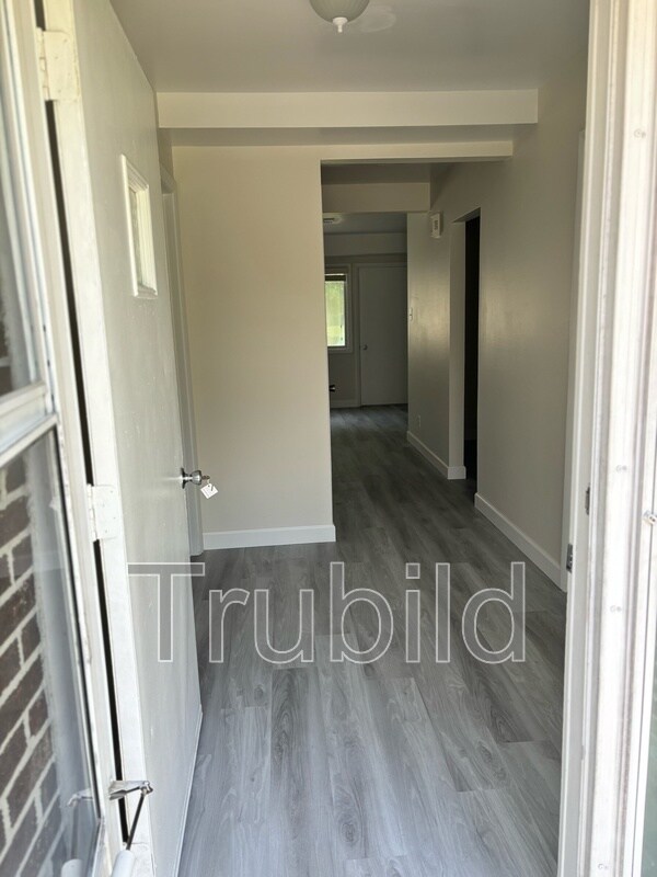 Building Photo - 246 Albatross St