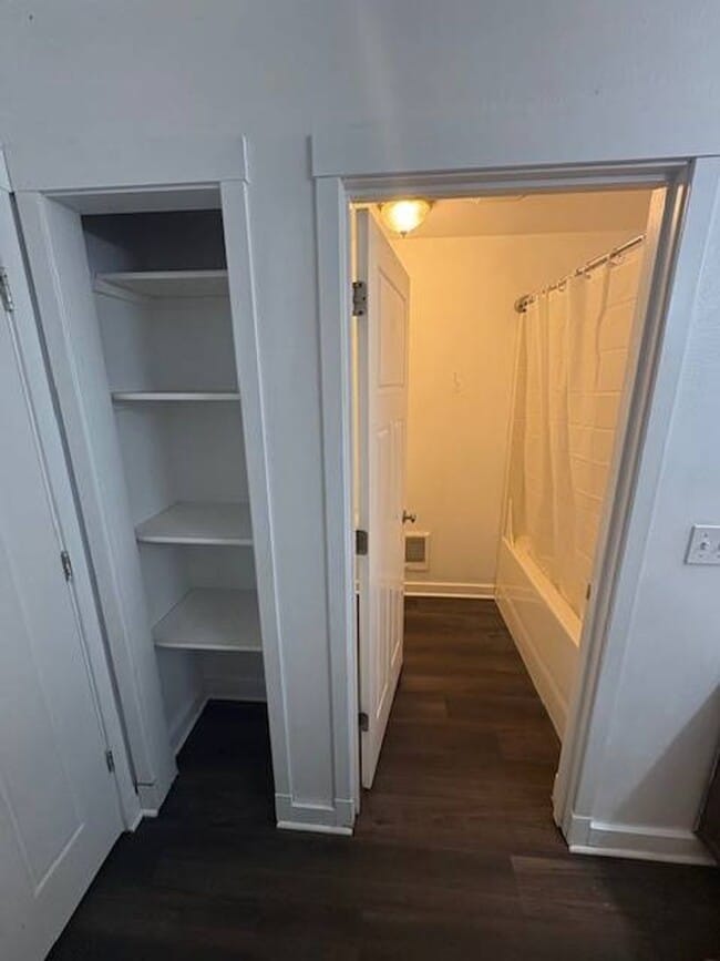 Building Photo - 608 Mark St