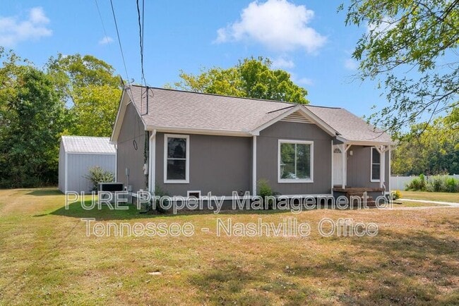 Primary Photo - 323 Blade St