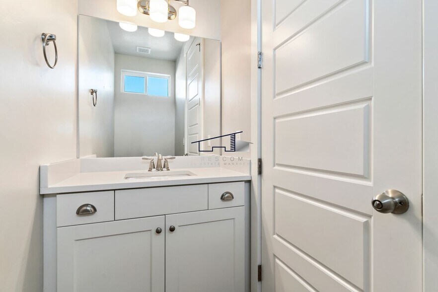 Building Photo - 369 Clark Cir