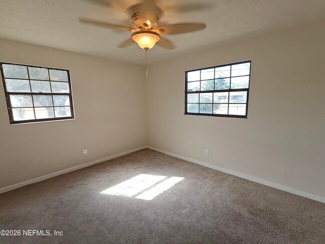 Building Photo - 588 Madeira Dr