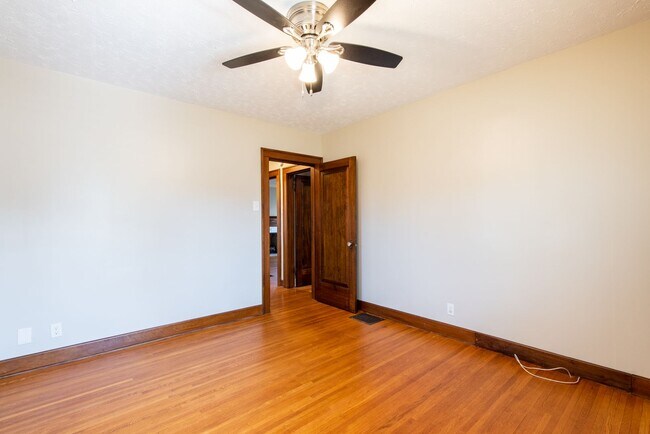 Building Photo - Charming Home in Deer Park Neighborhood