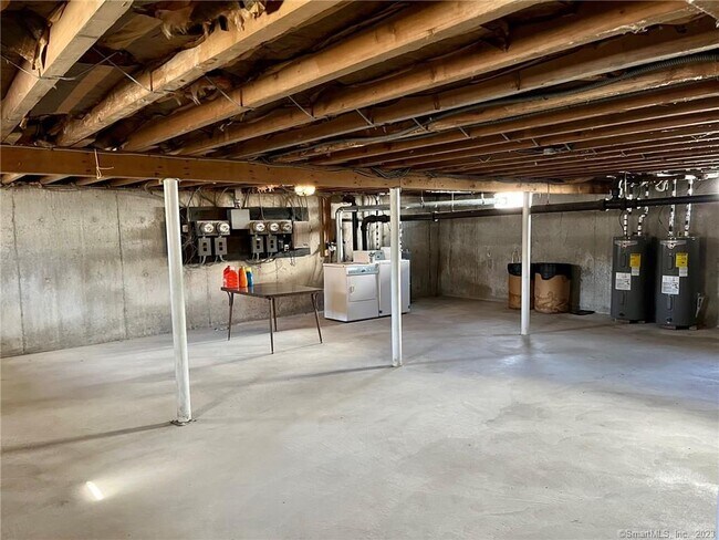 Building Photo - 58 Royal Oak Dr