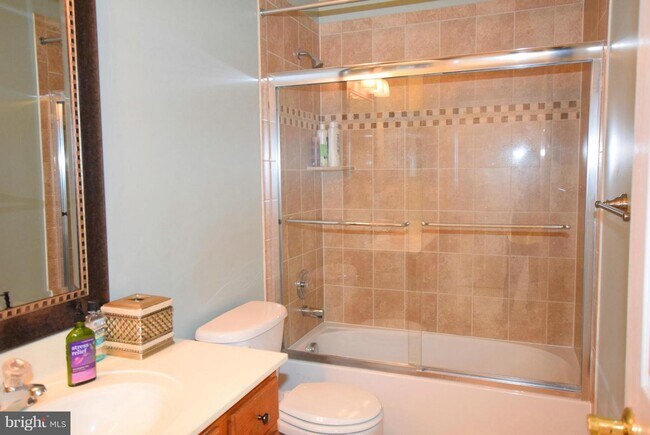 Building Photo - 19267 Winmeade Dr