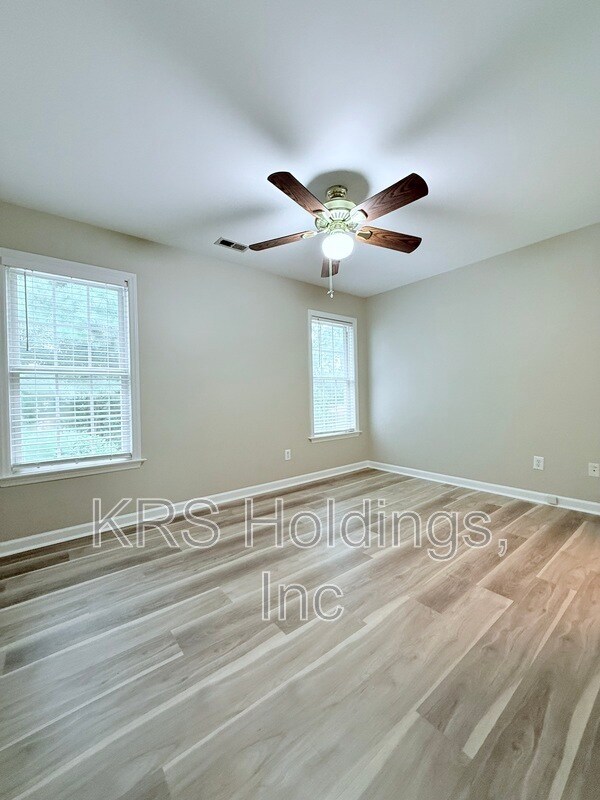 Building Photo - 613 Flaherty Ave