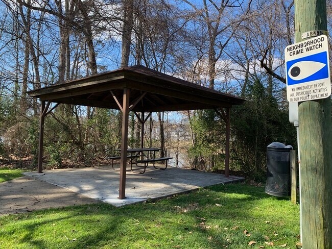 Building Photo - 121 Winners Cir