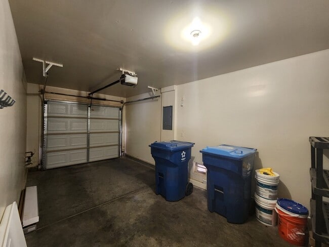 Building Photo - Sleek 2 story home with tile in most living areas and upgraded kitchen.