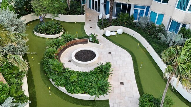 Building Photo - 300 South Pointe Dr