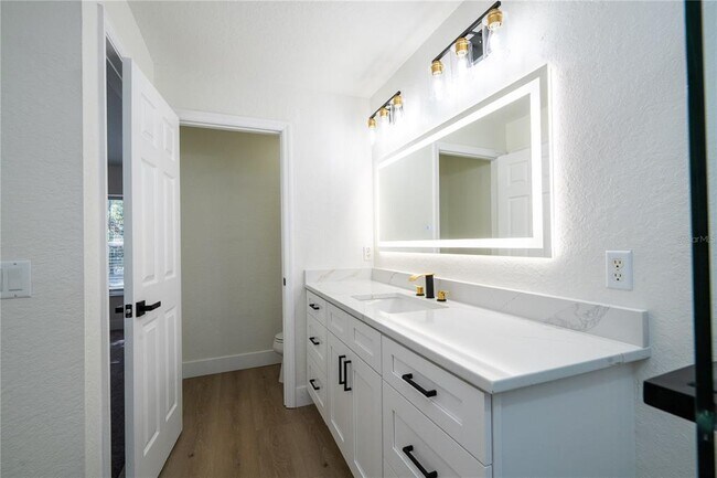 Building Photo - 7022 Cadiz Blvd