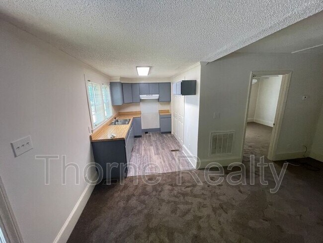 Building Photo - 324 Trevathan St