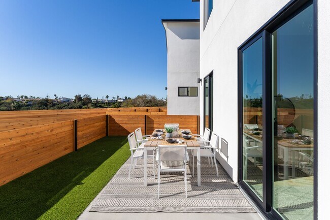 Building Photo - Private Yard Space, No Shared Walls, Views, New Luxury