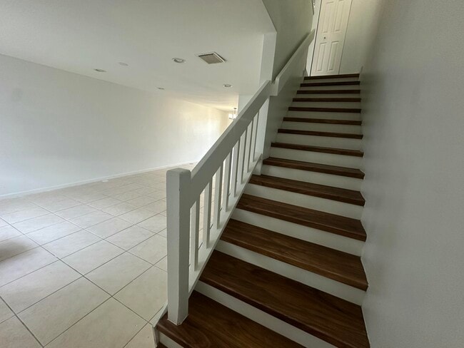 Building Photo - 2404 Seaside Dr